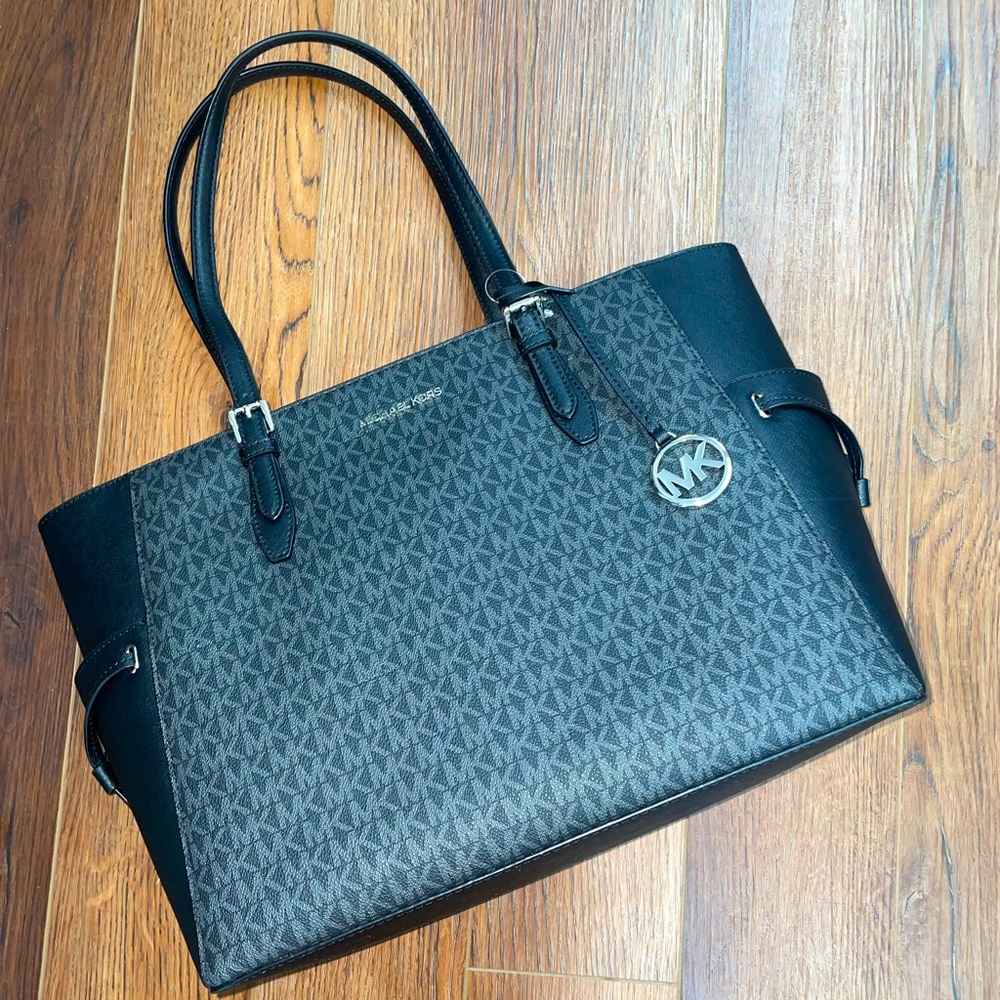 NWT Lg MK Commuter Tote Black
